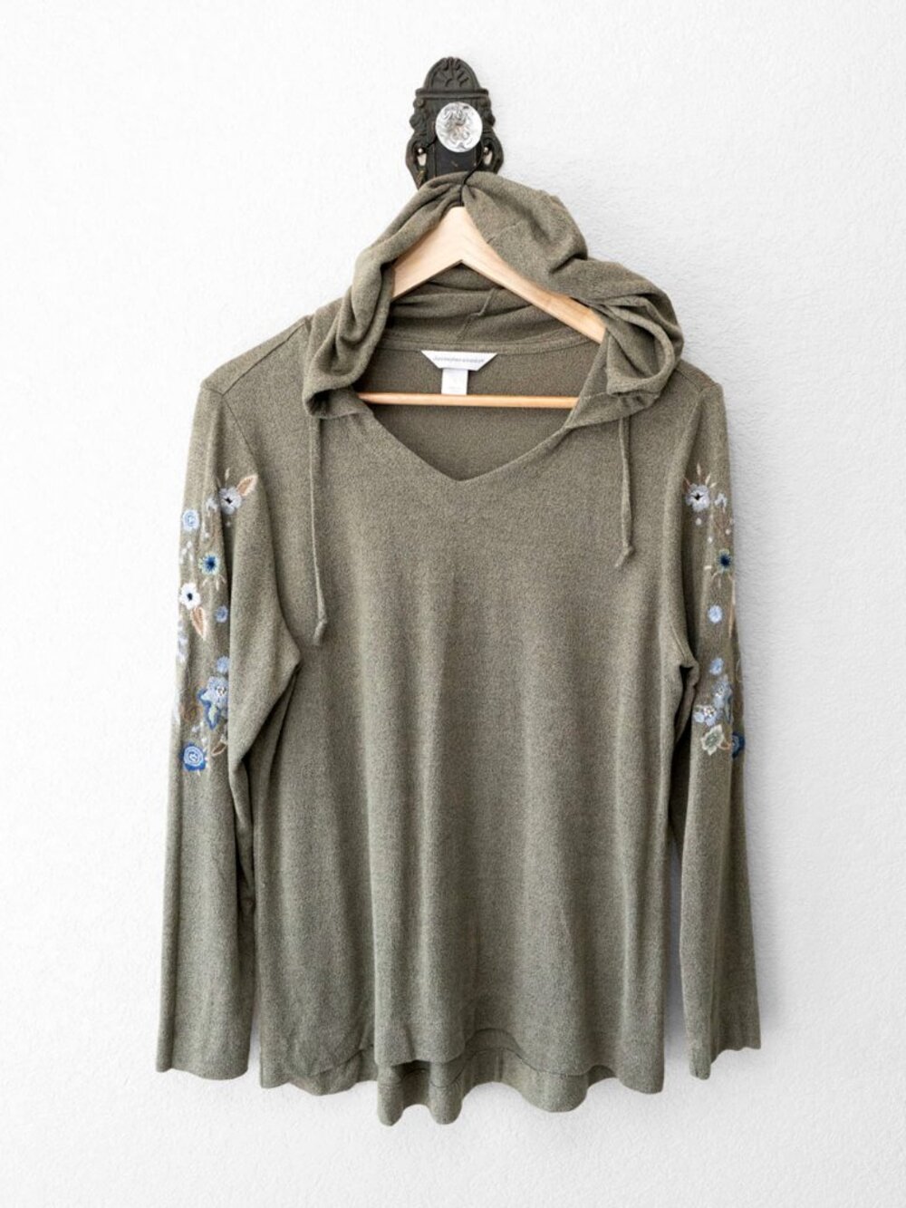 Christopher & Banks Hoodie Womens L Olive Green Floral Embroidered Sleeve V Neck